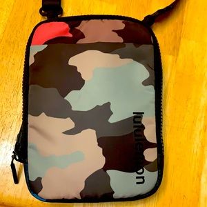 Lululemon Easy Access Bag